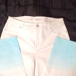 NWT,Style & Co, Capri Length, Cropped Jean. White with a turquoise ombre effect.